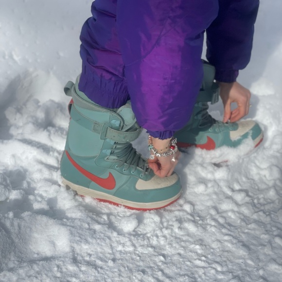 Stylish and comfortable vintage Nike snowboarding boots. Size 8 for woman/25cms - Picture 4 of 9
